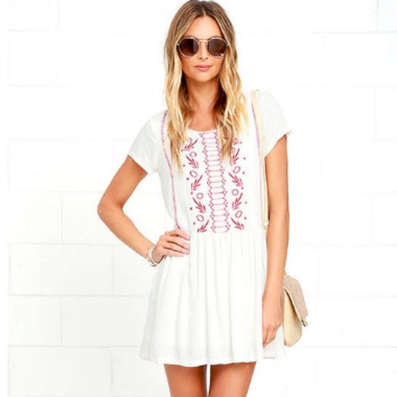 Lulus Dresses & Skirts - Lulu's Ivory & Red Embroidered Babydoll Sm Dress